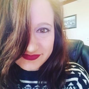 Meet your Posher, Beth 🌼🌼🌼 ~POSH AMBASSADOR~